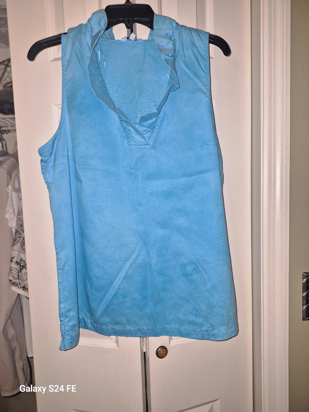 crown & ivy Turquoise Sleeveless V-Neck Ruffle-Trim Camisole